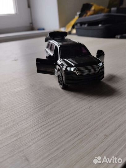 Модель автомобиля ленд курзер