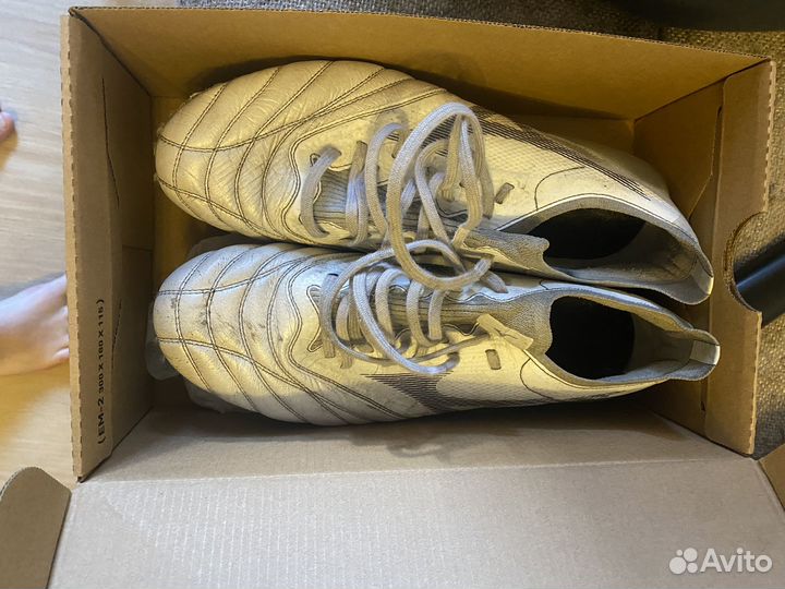 Футбольные бутсы mizuno