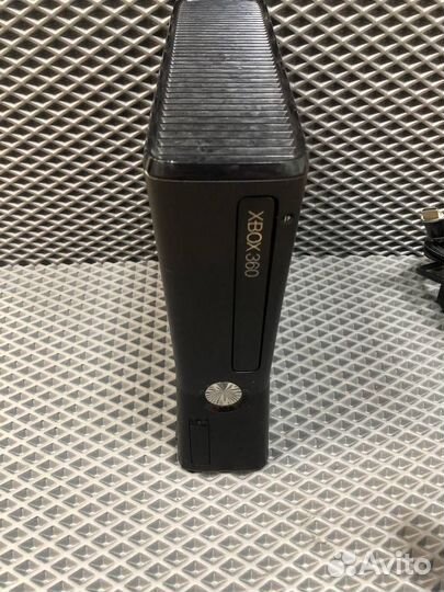 Игровая приставка Xbox 360 S без HDD (14)