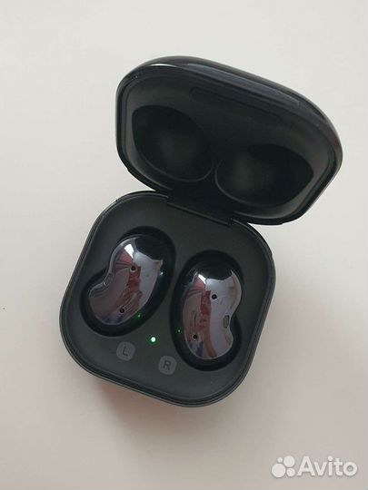 Беспроводные наушники Samsung Galaxy Buds Live
