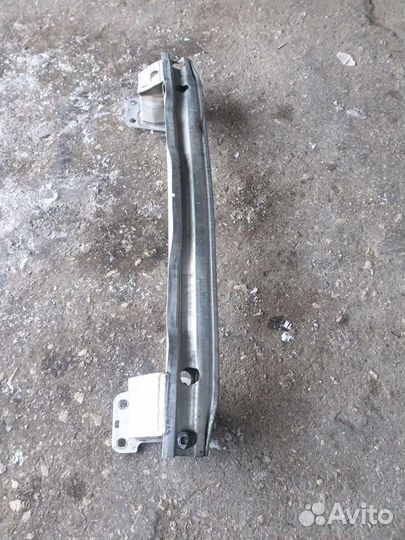 Audi q7 усилитель заднего бампера