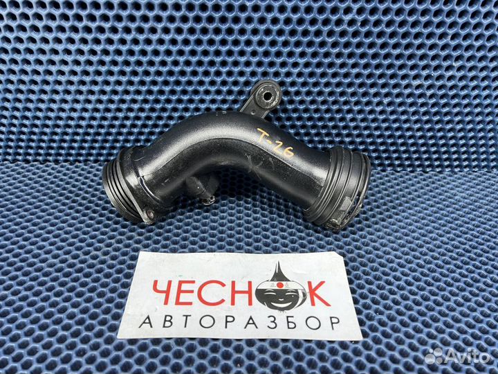 Патрубок интеркулера на VW Touareg GP