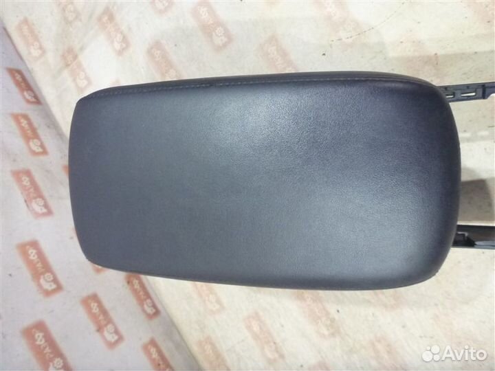 Подлокотник Toyota Rav4 ASA44 2arfe 2013