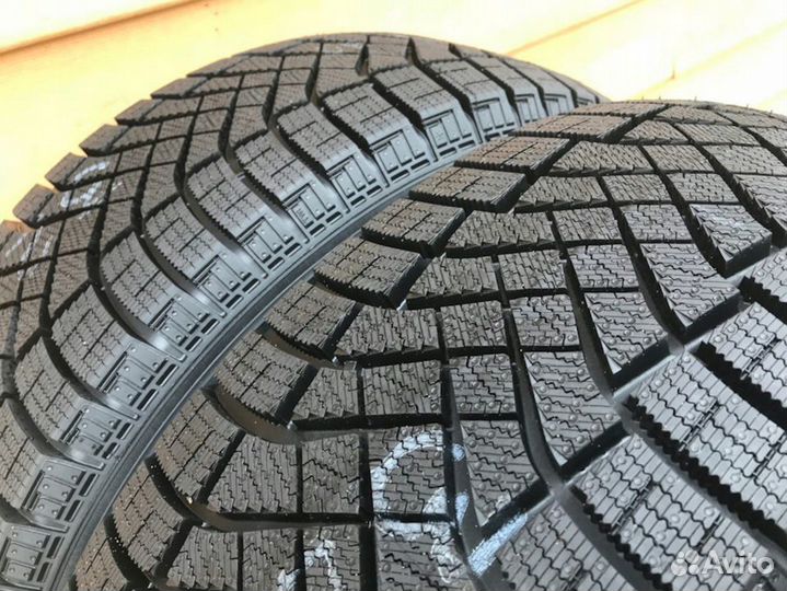 Pirelli Ice Zero FR 235/55 R19 105H