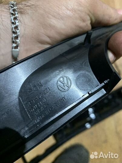 Декоративная накладка торпеды на VW Touareg NF