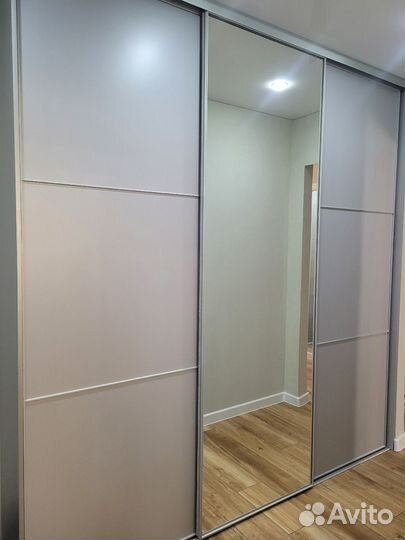 Шкаф-купе с зеркалом