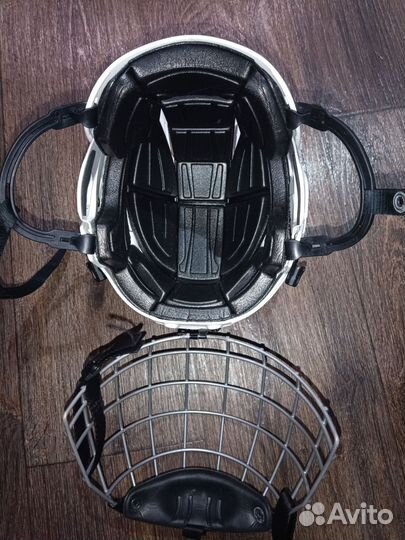 Хоккейный шлем