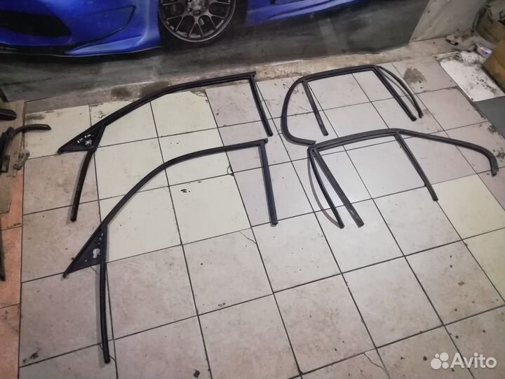 Уплотнители дверей стекол дверей BMW 5 E34