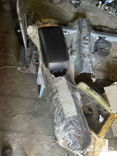 Подлокотник subaru legacy 5