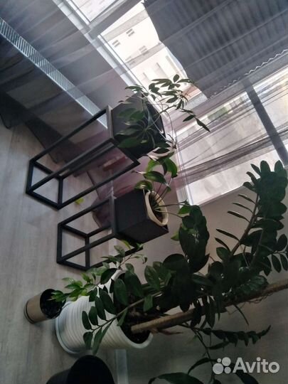 Подставка под цветы металлическая