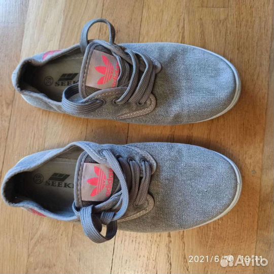 Кеды для девочки 37 размер, но надо мерить