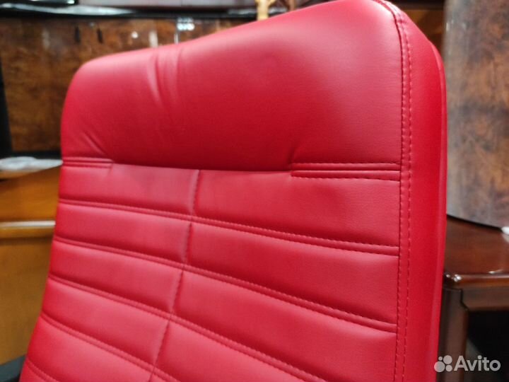 Кресло руководителя Орман (экокожа красный). Новый