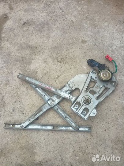 Стеклоподъемник задний правый Dodge Stratus