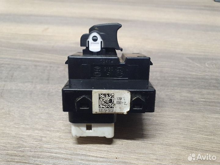 Кнопка стеклоподъемника передняя правая Hyundai Solaris II (2017—2020)