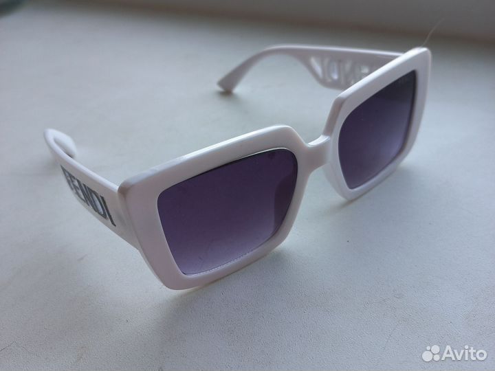 Солнцезащитные очки Fendi новые