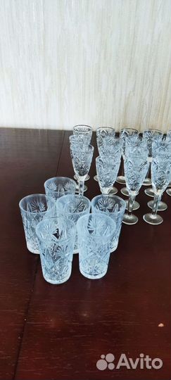 Хрустальные рюмки и стаканы