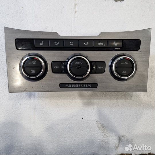 Блок управления климатом VW Passat B7
