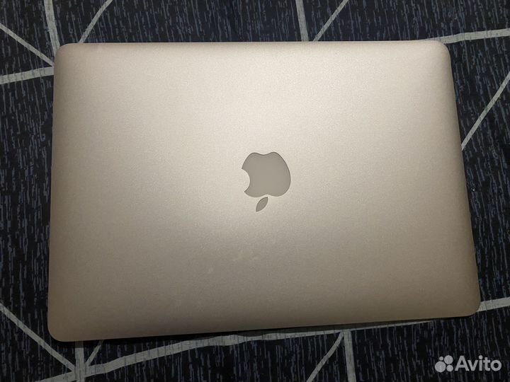 Macbook air 13 2019 в отличном состоянии