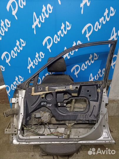 Ауди А8 Д2 дверь передняя правая серебристая