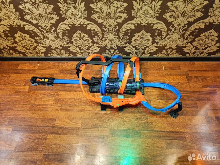 Hot wheels трек Винтовое столкновение