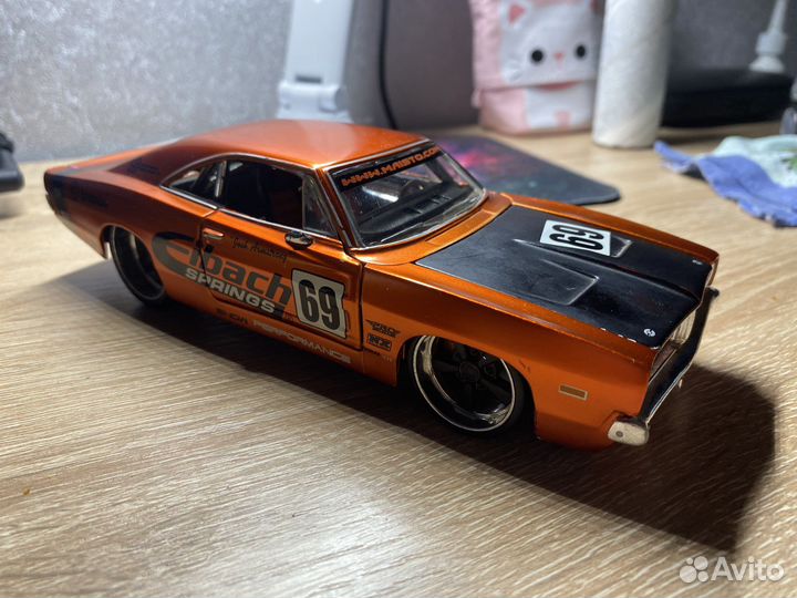 Модель автомобиля Dodge Challenger RT 1/24