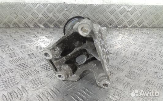 Подушка двигателя бензиновая audi A8 D3 (LNT04C902