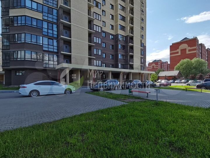 2-к. квартира, 77 м², 1/17 эт.