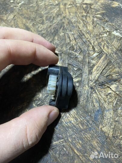 Шестерня бардачка citroen c4