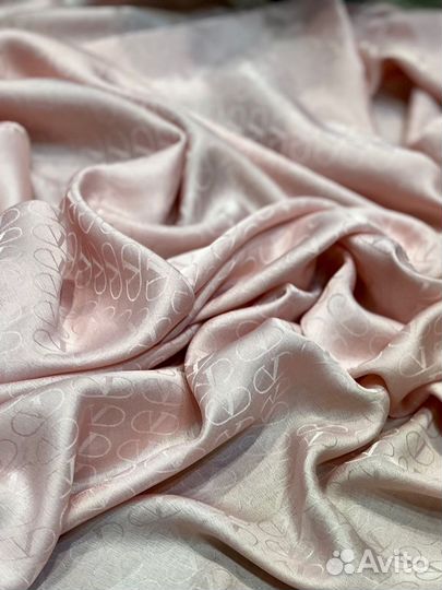 Шелковый однотонный платок Valentino розовый