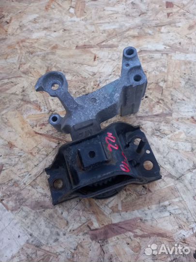 22 Подушка двигателя правая Nissan Qashqai J10