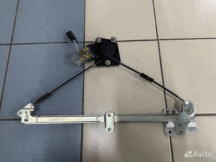 Стеклоподъемник передний правый Шевроле Нива