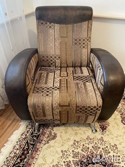 Диван с двумя креслами