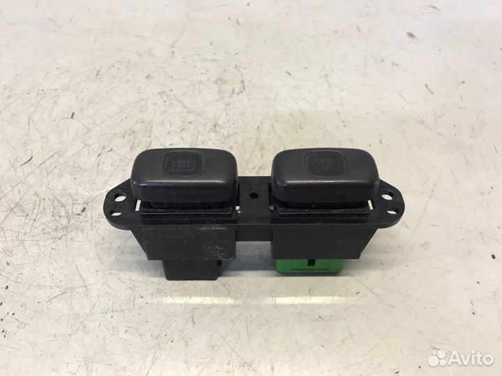 Кнопка аварийной сигнализации Mitsubishi Eterna