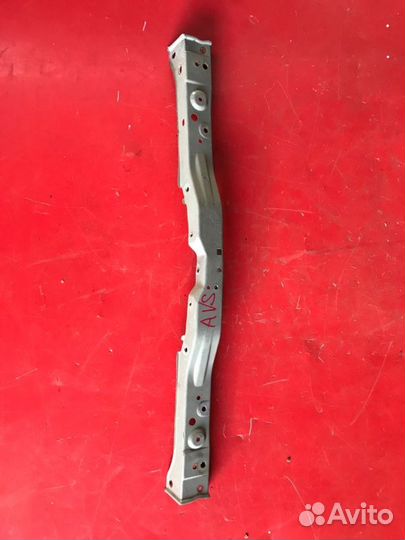 Планка радиатора Toyota Avensis