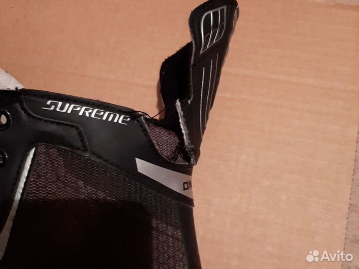 Хоккейный шлем и форма