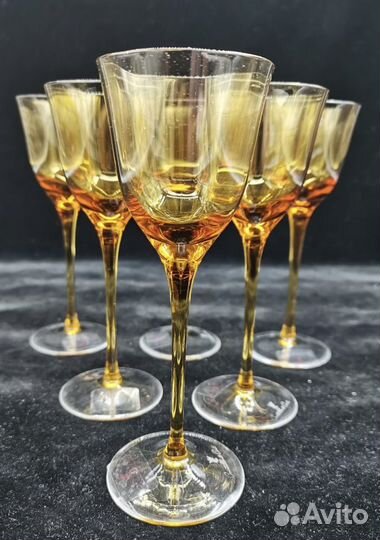 Набор итальянских рюмок и бокалов на ножке