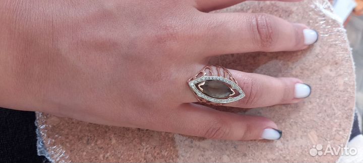 Женское золотое кольцо 585