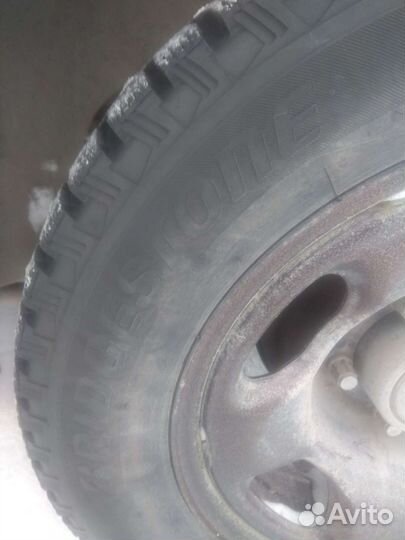 Bridgestone Blizzak Spike-01 225/60 R16