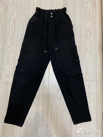 Джинсы Bershka с карманами