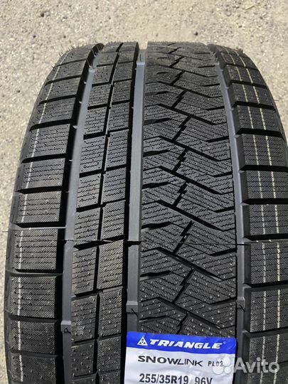 Triangle PL02 255/35 R19 96V