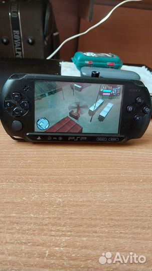 Sony psp 3008/рабочая/*+Зарядка*+игры 2шт