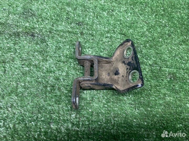 Петля двери задняя правая Kia Spectra