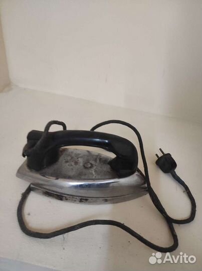 Старый советский рабочий утюг