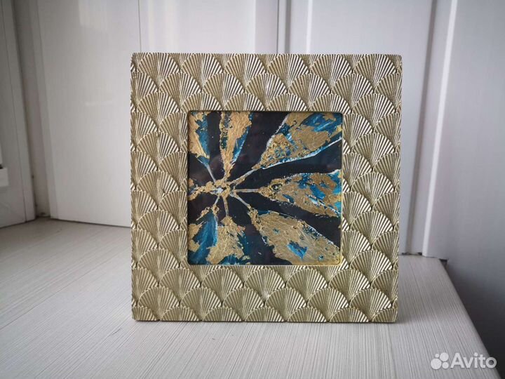 Картина акрил золотая поталь в рамке