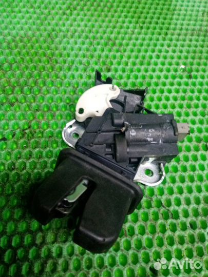 Замок багажника Volkswagen Passat B6 CAX 2008