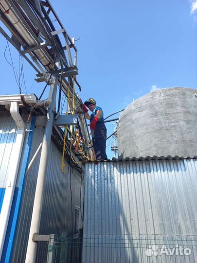 Бригада монтажников и сварщиков с накс