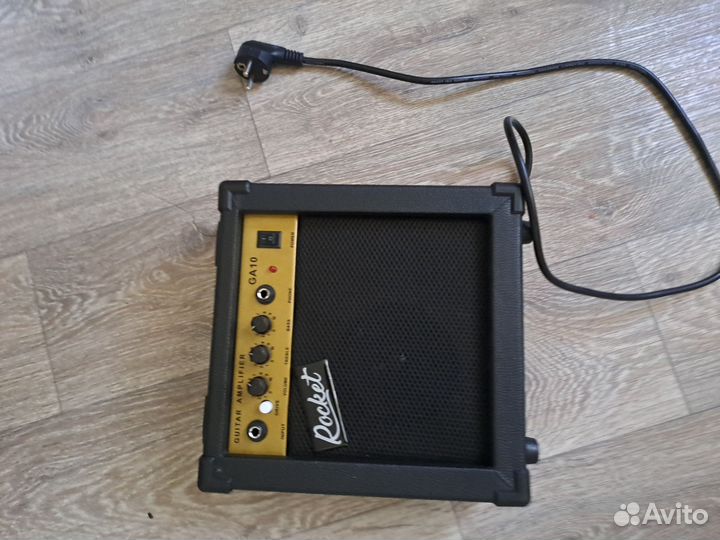 Басовый комбоусилитель