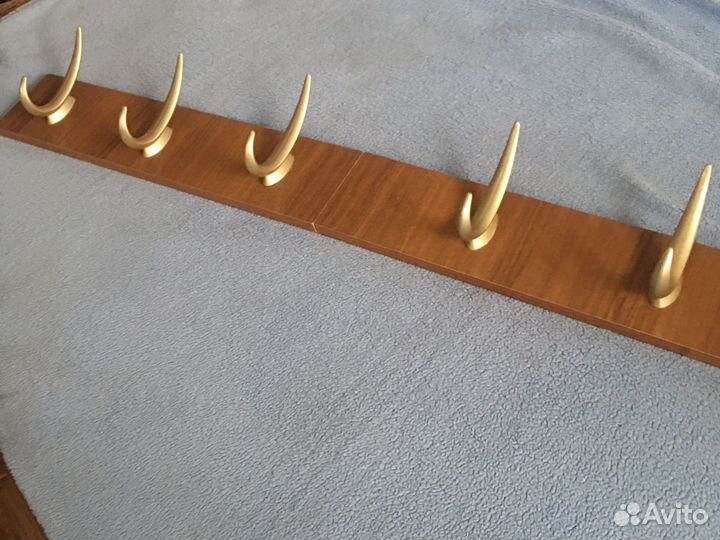 Вешалка настенная