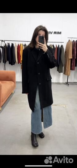 Пальто в черном цвете швейцарского бренда Biaggini