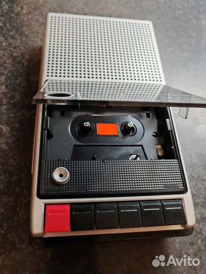 Кассетный плеер sanyo